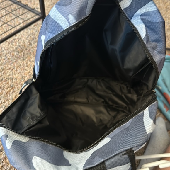 Camo backpack - Picture 4 of 4